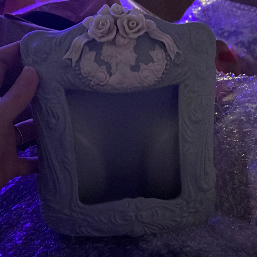 Ceramic Wedgwood style frame fits approximately 4”x4” pictures ! Beautiful !